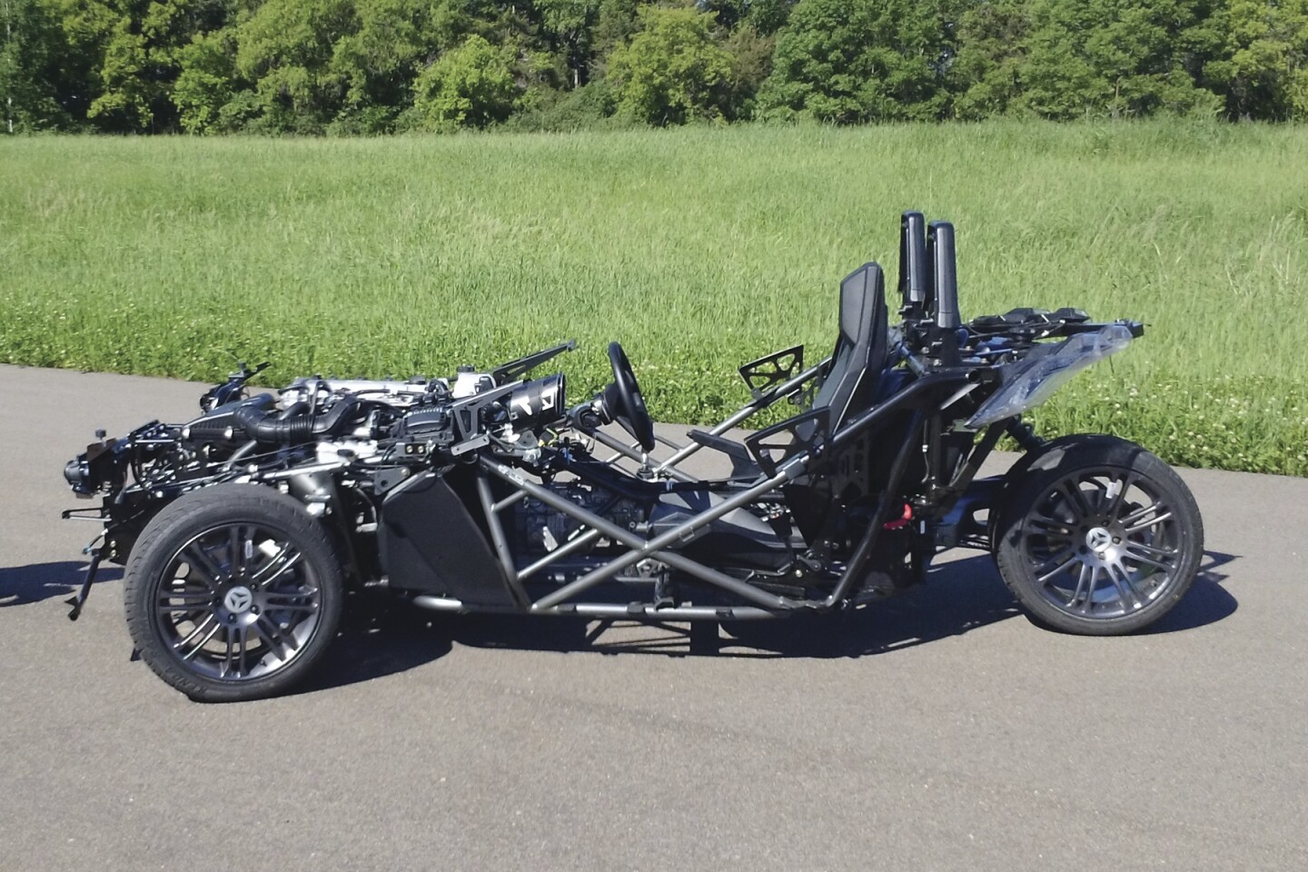 Part car, part motorcycle, Polaris Slingshot is the inverted trike