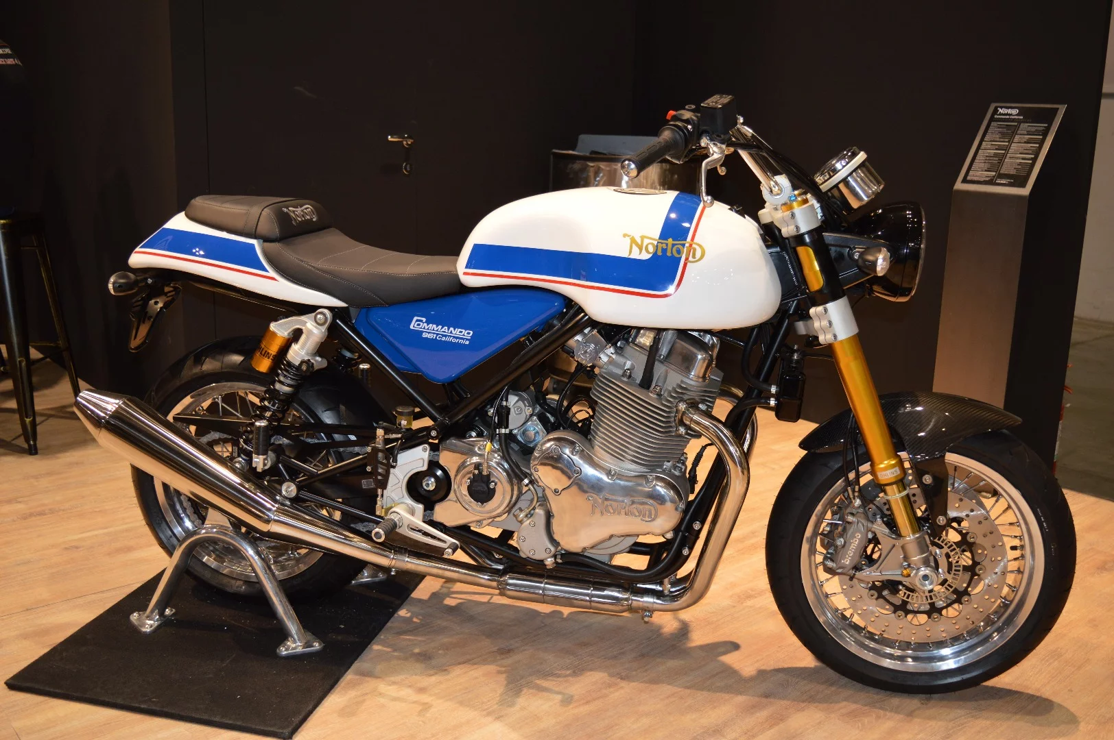 The 2018 Norton Commando 961 California celebrates 50 years of the Commando with a special color scheme