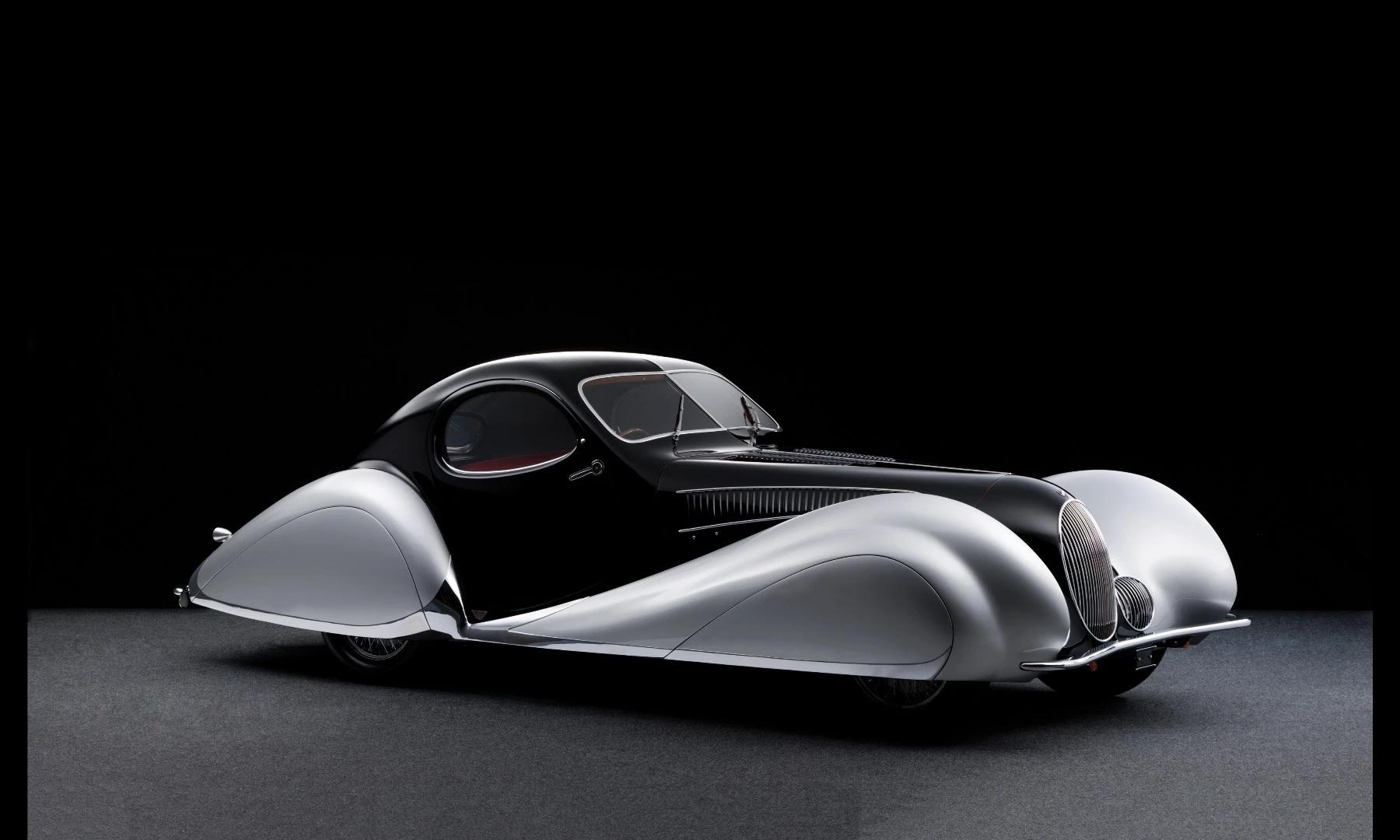 One of 14 extant 'Goutte d'Eau' Talbot-Lagos built by Paris-based Italian automotive couturier Giuseppe Figoni, this 1937 Talbot-Lago T150-C SS will be auctioned on May 27, 2017 at Villa Erba in Italy by RM-Sotheby's.