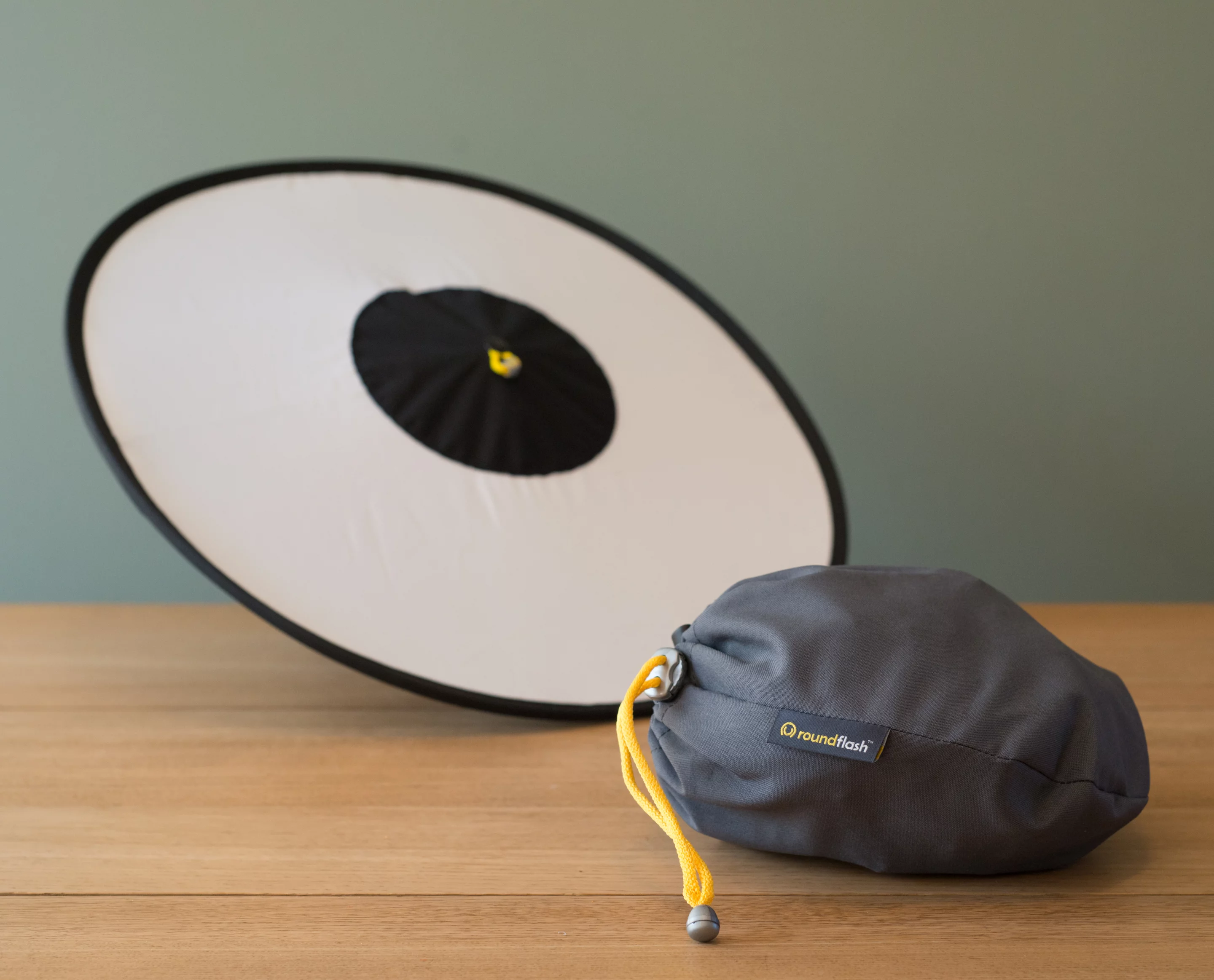 The RoundFlash Ring with the collapsed and bagged RoundFlash Dish (Photo: Simon Crisp/Gizmag.com)