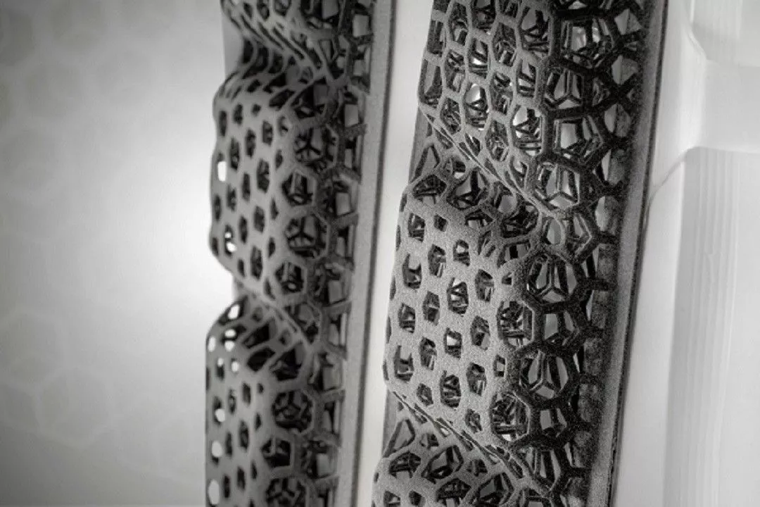 Vaude and its partner Oechsler vary the lattice structures in different zones, adding or decreasing hardness to best support the body