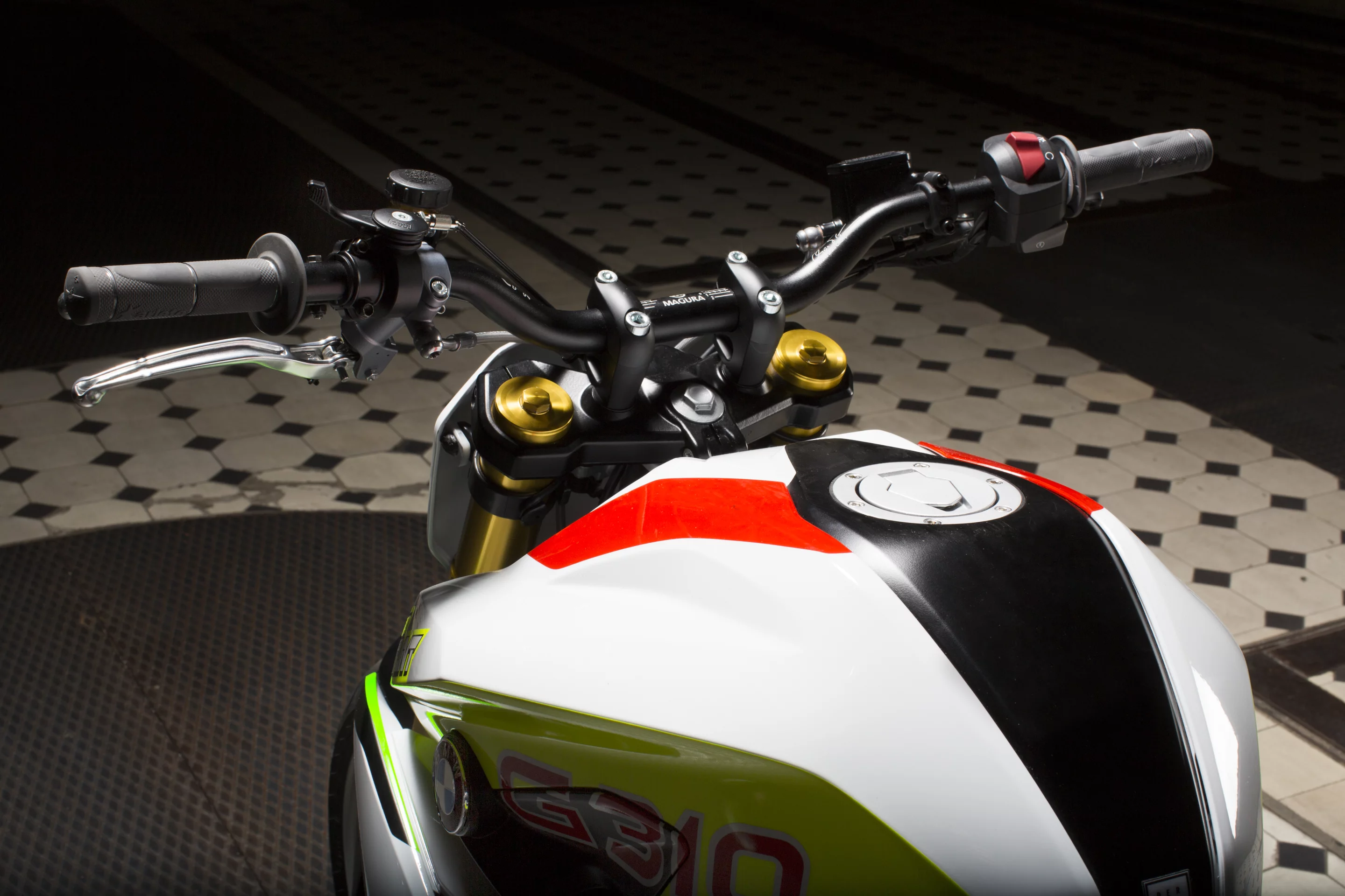 BMW Concept Stunt G 310: Magura handlebar