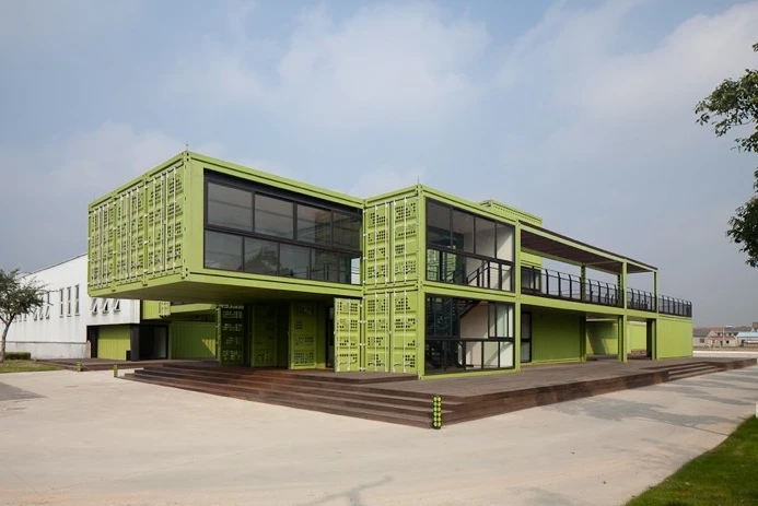 ArchDaily reports that the construction, completed in 2011, adds office space, a visitor reception and lobby, which will also serve hotel rooms also planned for the farm (Photo: Bartosz Kolonko/Playze)