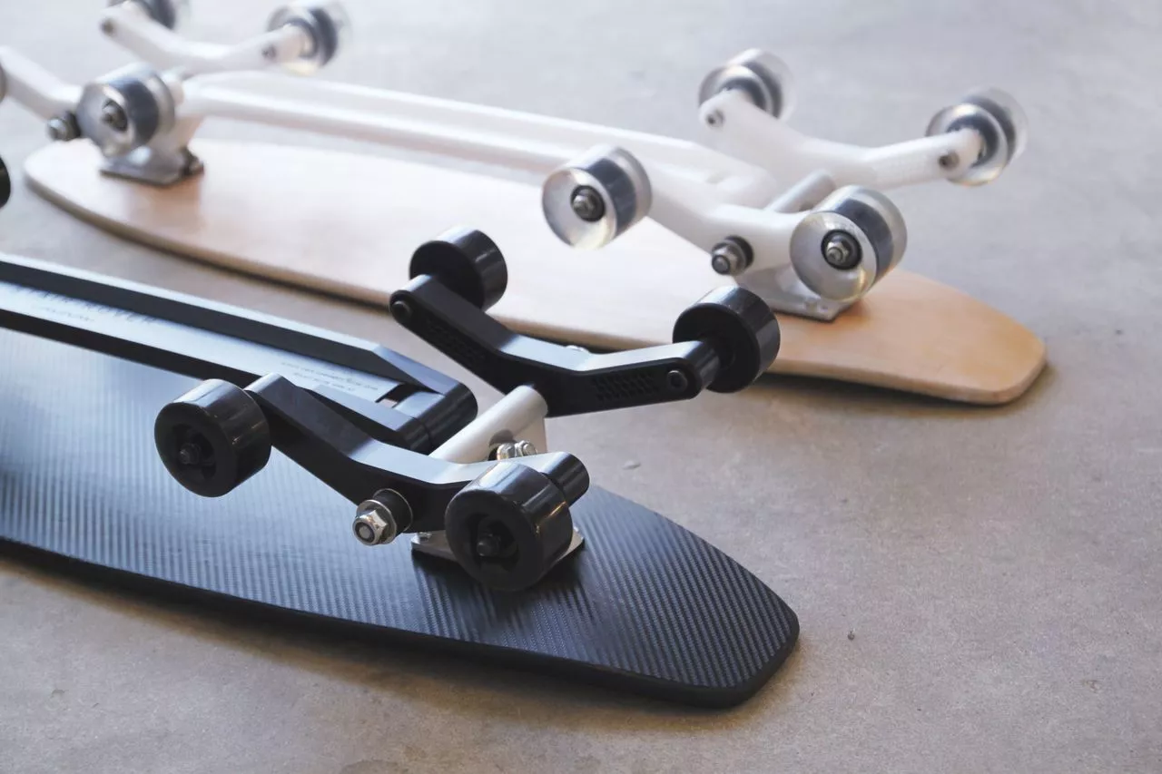 A minimum pledge of £235 (or US$360) will get backers a maple-decked basic model (top), while £270 ($415) will put them in line for the snazzy black fiberglass-decked Stair-Rover Pro