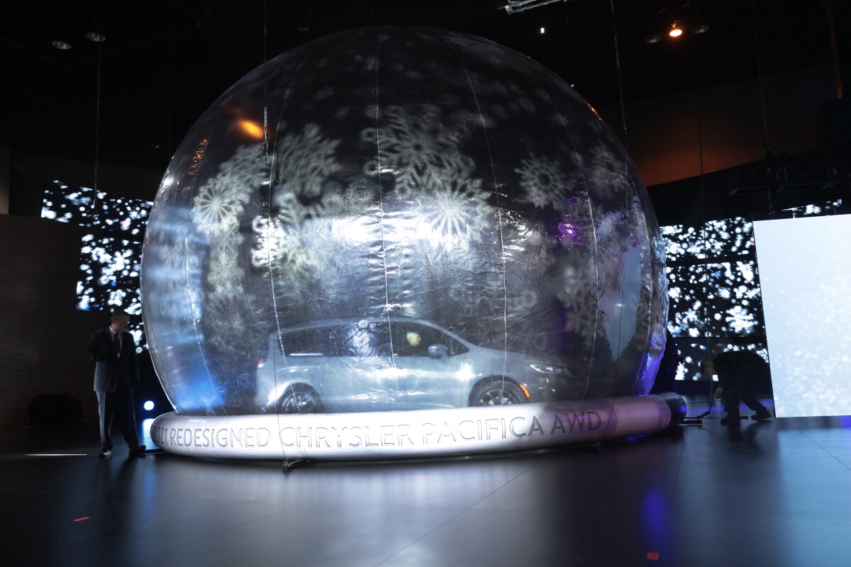 Chrysler Pacifica Minivan Gets Awd And New Pinnacle Upgrade