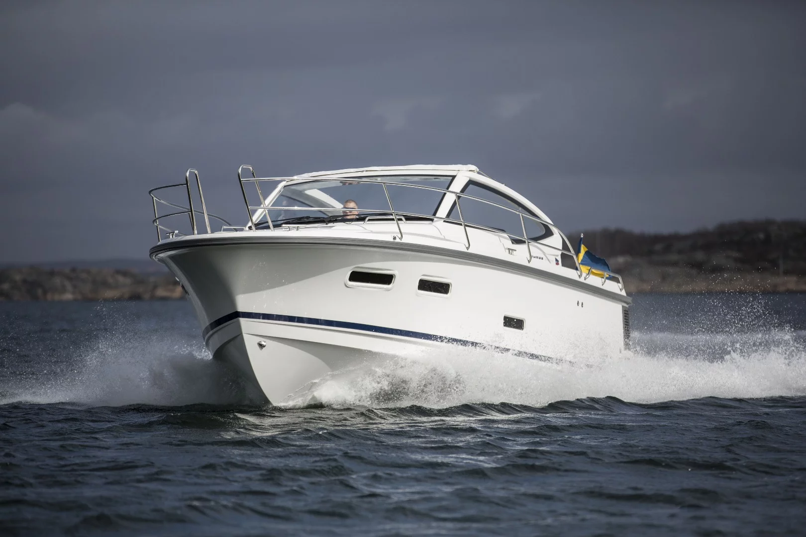 The new Nimbus 305 Drophead comes with several engine options, including the new Torqeedo Deep Blue i with BMW-based battery