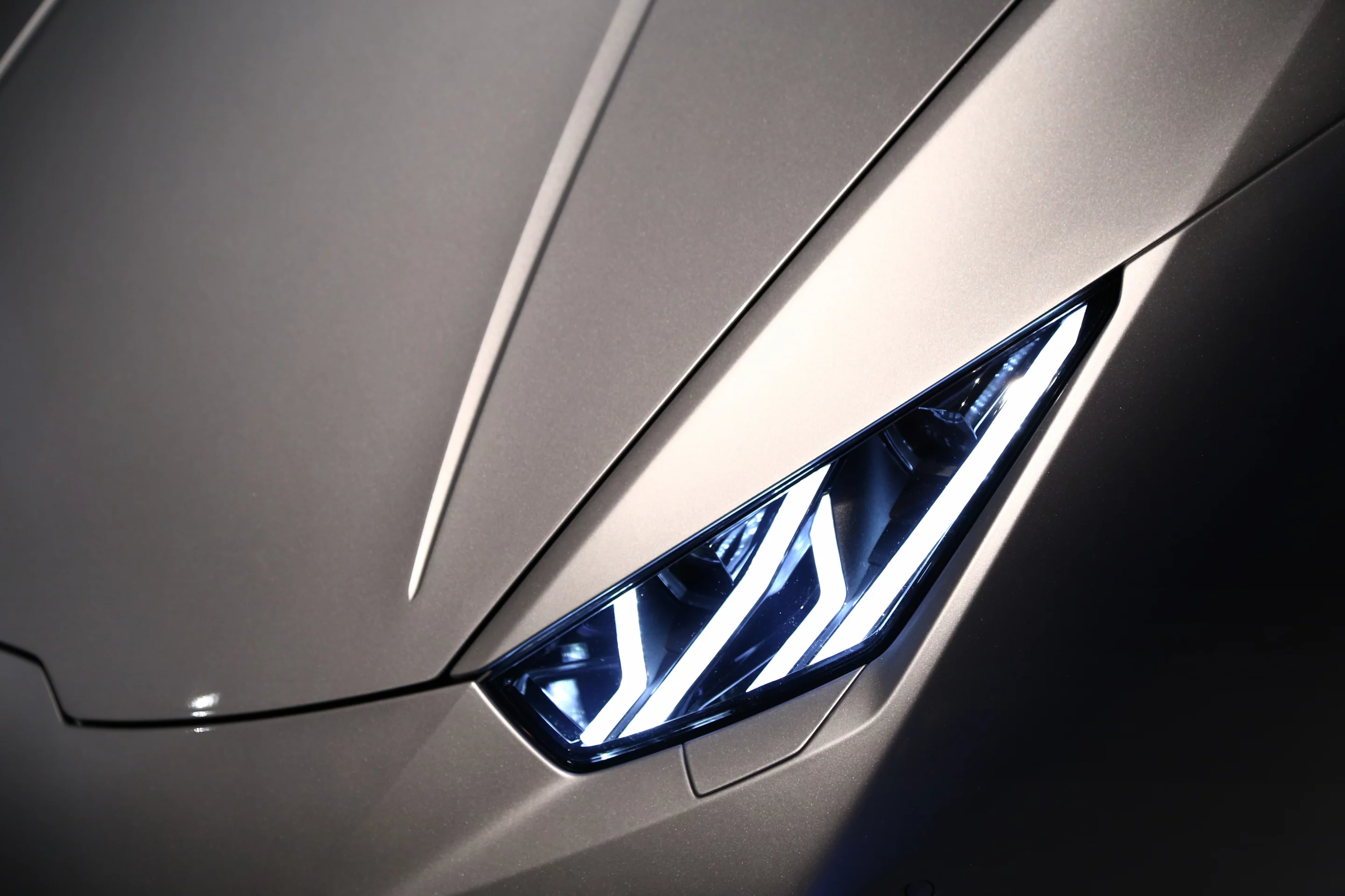LED headlight with hexagonal influences, similar to those on the Aventador, are found on the Huracán (Photo: Angus MacKenzie/Gizmag.com)