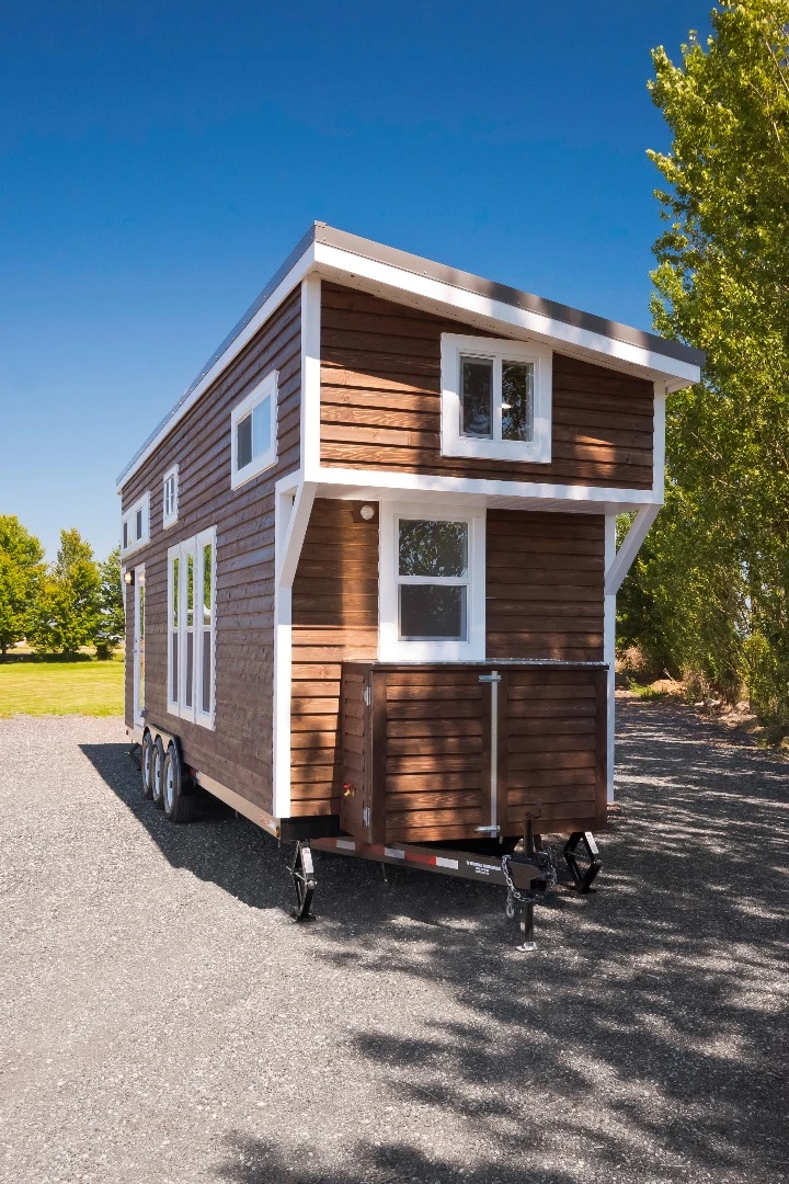 The home features two overhanging loft sleeping areas, bringing its actual length to 32 ft (9.7 m)