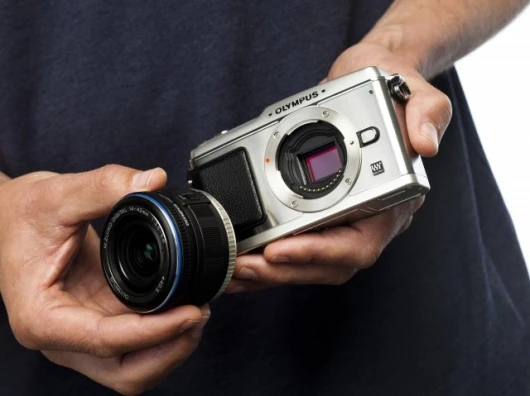 The Olympus E-P1 features an interchangeable Micro Four Thirds lens system