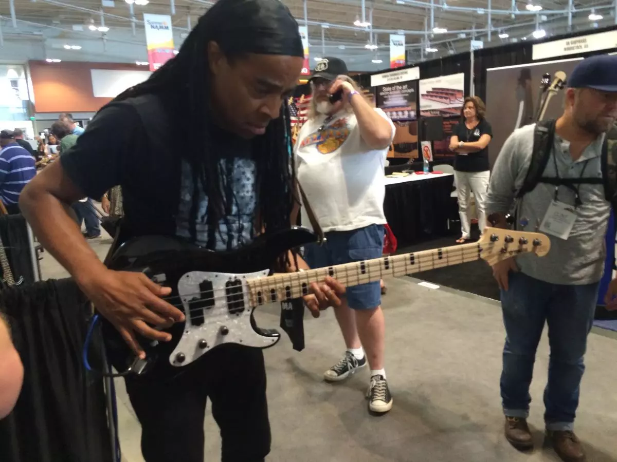 Living Colour's Doug Wimbish trying out the Gizmotron 2.0 at the Summer NAMM Show