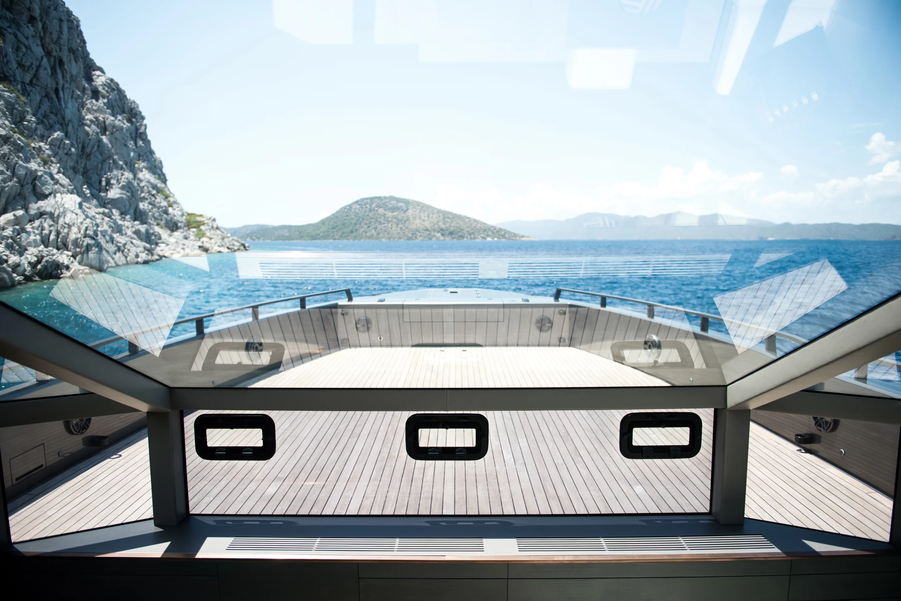 The 22-mm windscreen glass is actually bulletproof