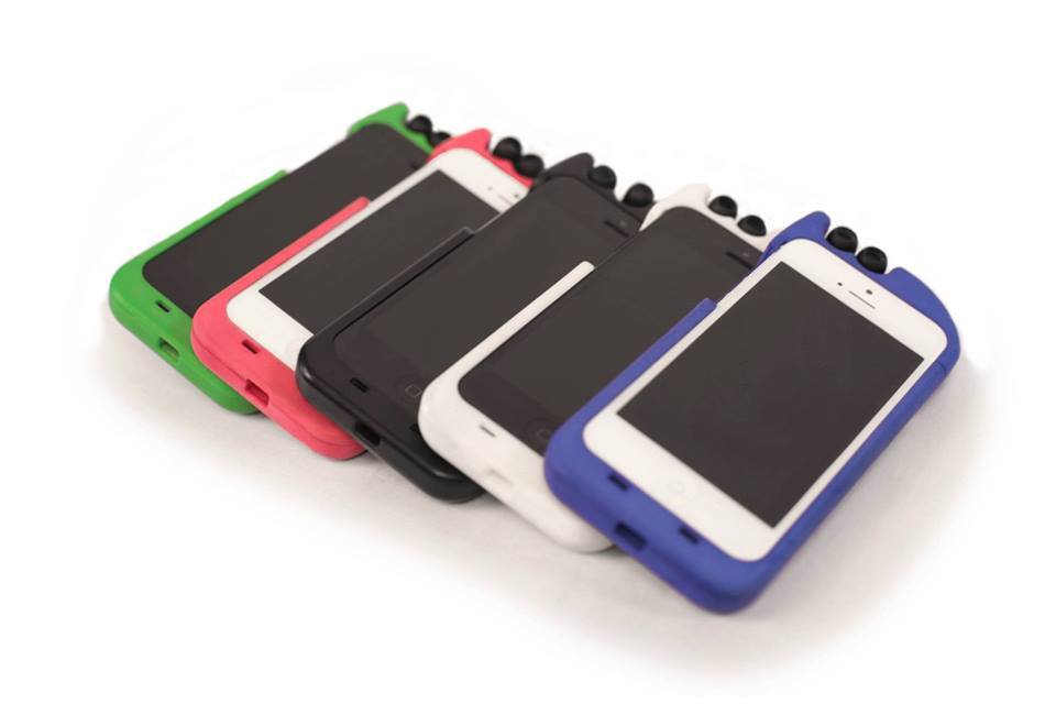 For now, the TurtleCell is only compatible with the iPhone 5 and iPod Touch (5th generation), but the developers plan to adapt the design to other smartphones in the future