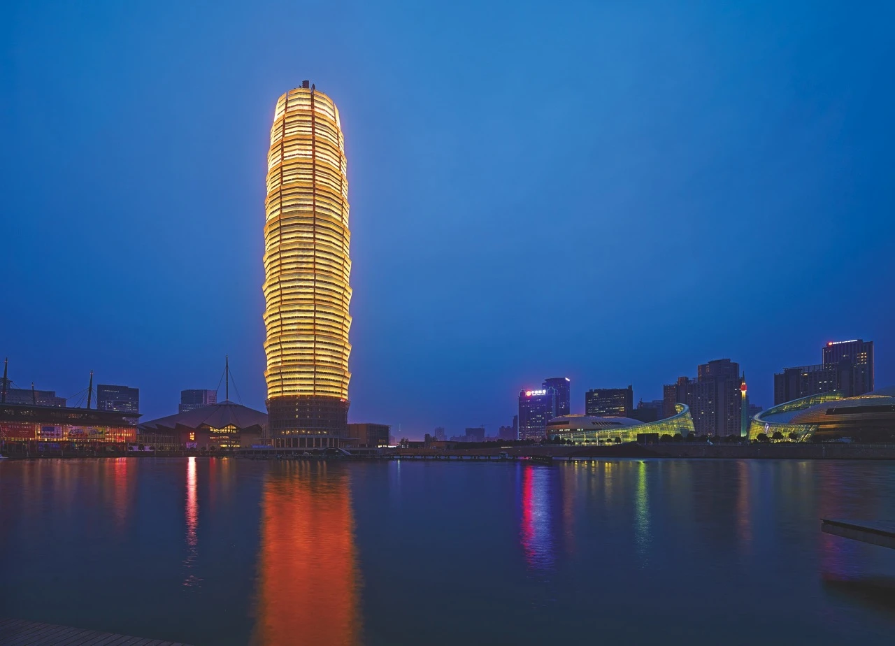 Zhengzhou Greenland Plaza at dusk (Photo: SOM)
