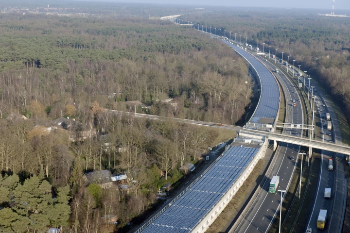 About 4,000 trains per year - or the equivalent of a full day's worth of Belgian rail traffic - will be able to run entirely on solar power generated by the installation