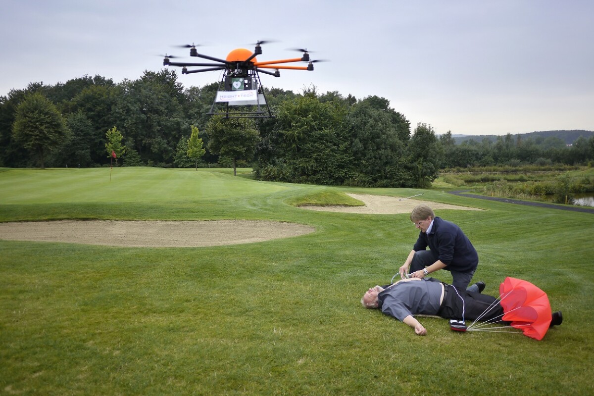 Defikopter drone airdrops a defibrillator to EMTs on the ground