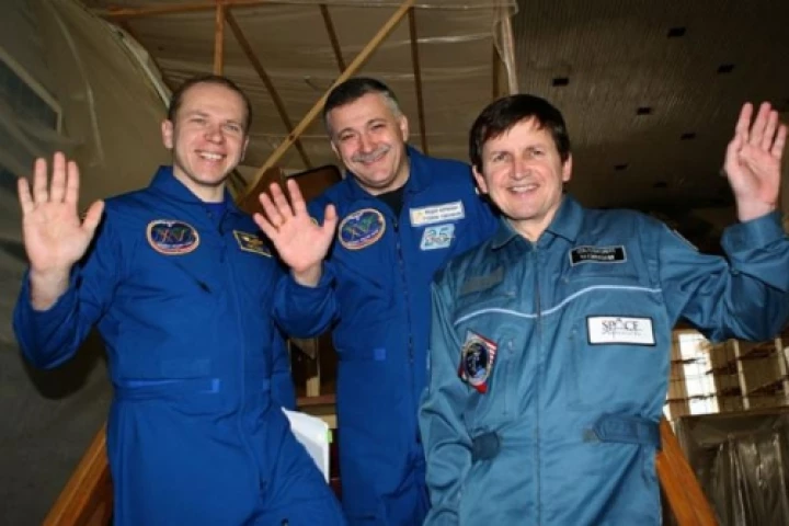Charles Simonyi (right), the world's 5th private space tourist, aboard the International Space Station.