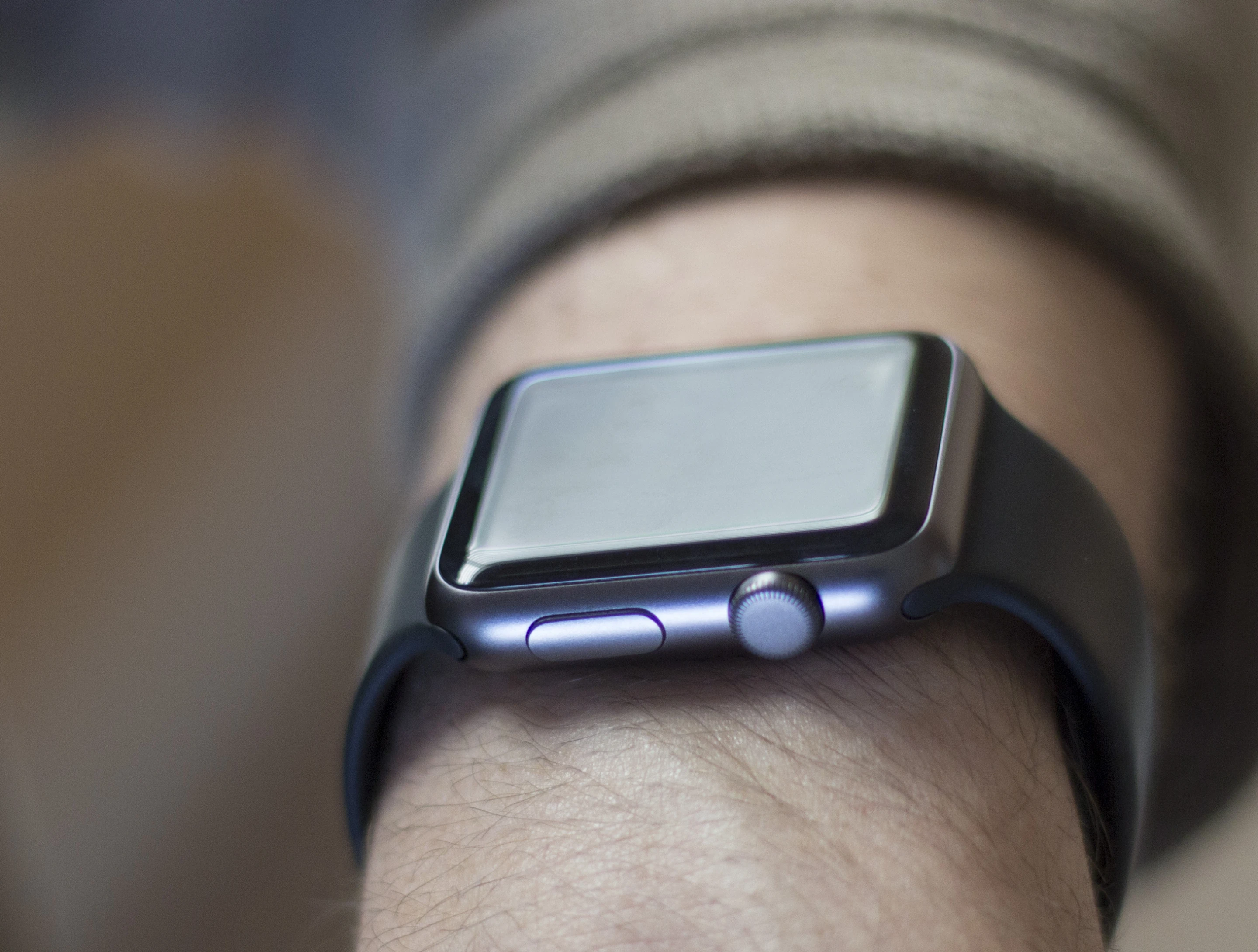Profile of a worn Apple Watch (Photo: Will Shanklin/Gizmag.com)