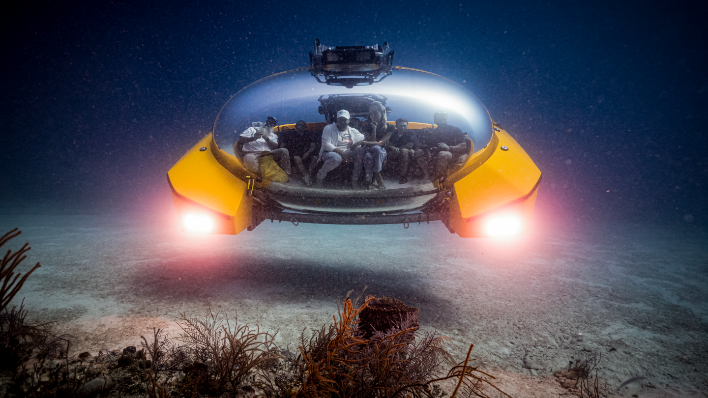 The 660/9 can do speeds up to 3 knots, for missions up to 12 hours... Although we don't see a bathroom