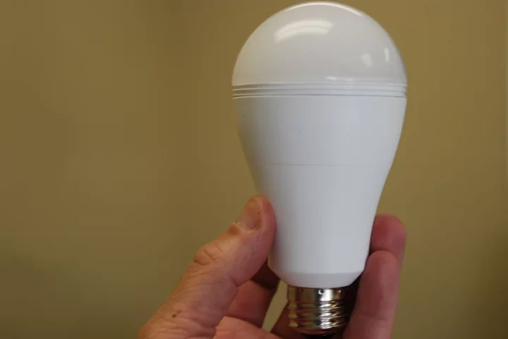 The SmartCharge LED lightbulb