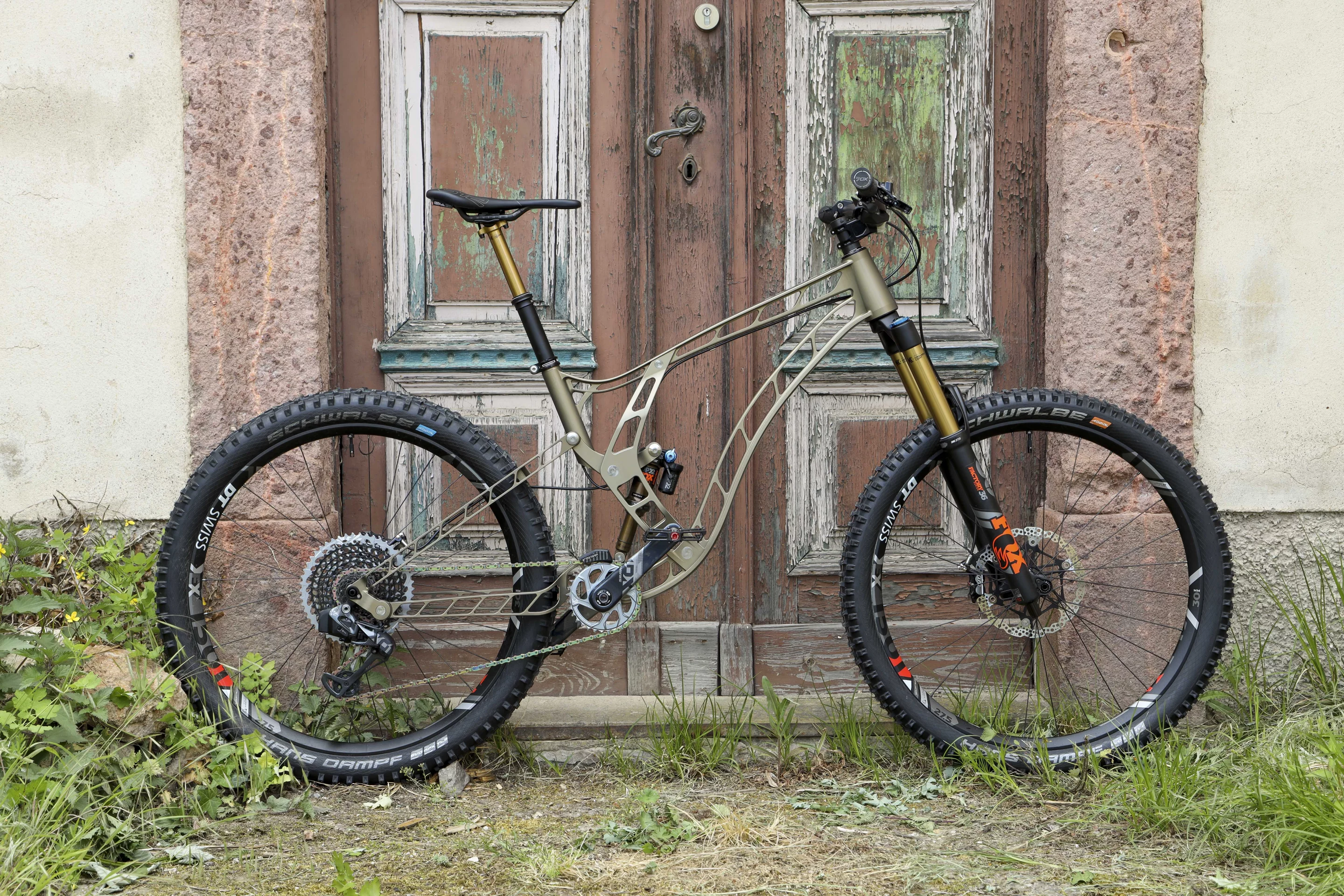 A complete F160 tips the scales at a claimed 16.3 kg (36 lb)