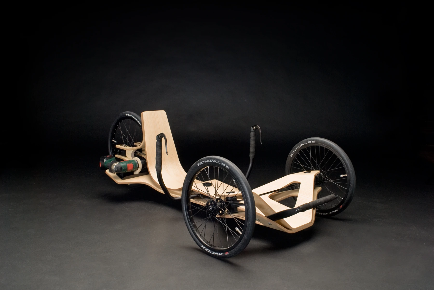 Rennholz features custom 16-inch rims at the front and a 20-inch rear wheel, all using Schwalbe Kojak tires, with a caliper brake providing stopping power at the rear