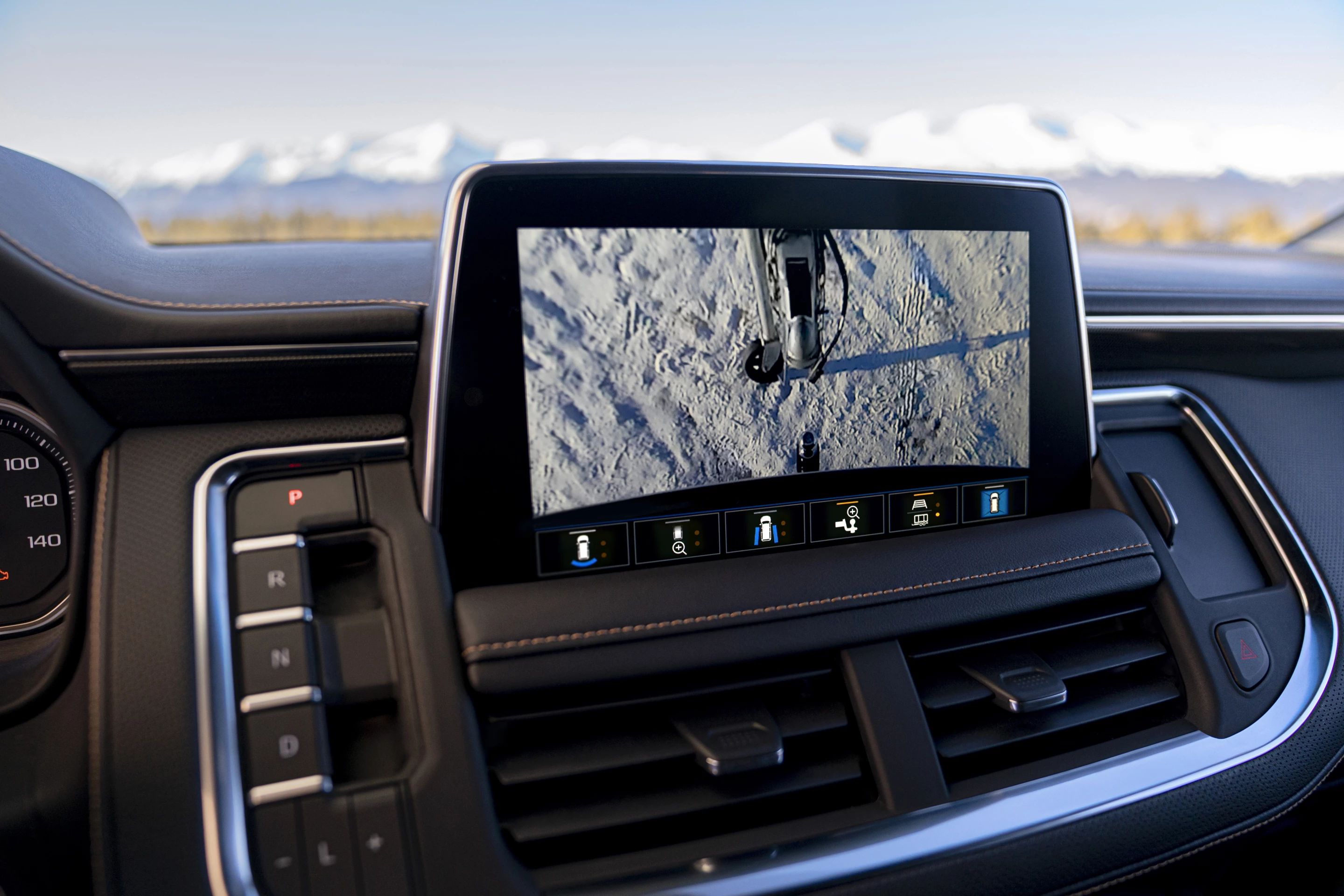 New trailering screens and options for the 2021 Yukon include blind spot management for the trailer and easier hitch-view rear camera angles for easier hookup