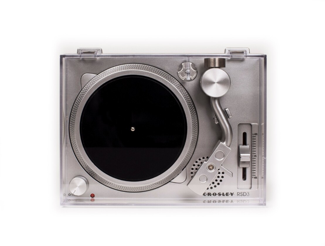 The belt-drive RSD3 features an AT-3600 Moving Magnet cartridge, pitch control and a fully-supported platter