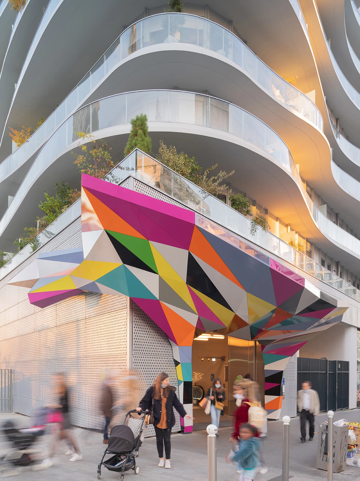 Unic is situated above a podium that offers access to another housing project and the local metro station