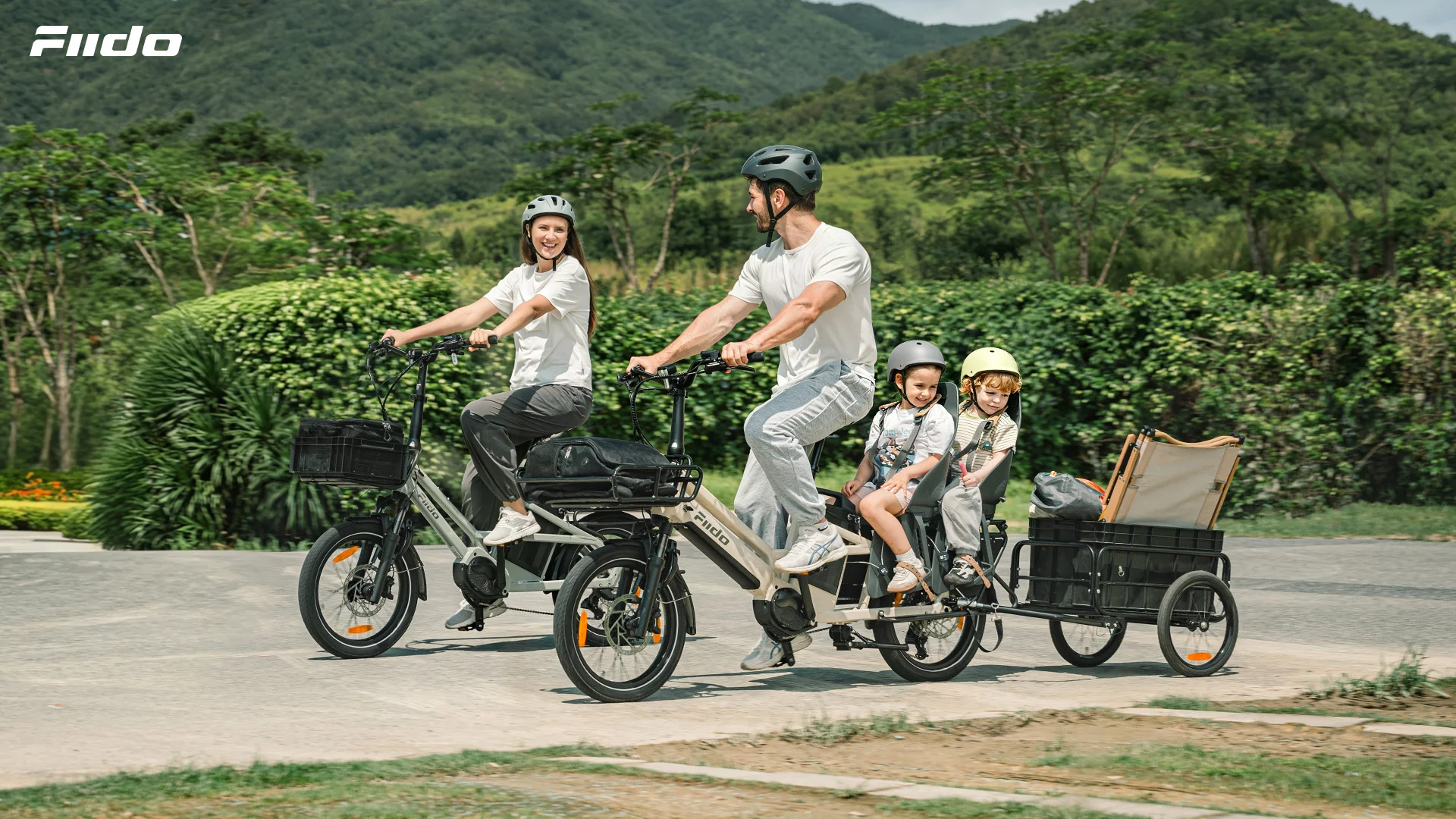 The T3 Max long-tail cargo ebike can accommodate child seats on the rear rack for mid-drive-assisted family trips