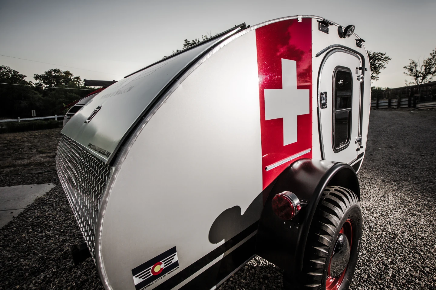 Colorado based outdoor enthusiast Britton Purser has teamed up with his two younger brothers to create a series of lightweight teardrop caravans that are tough enough to take off road