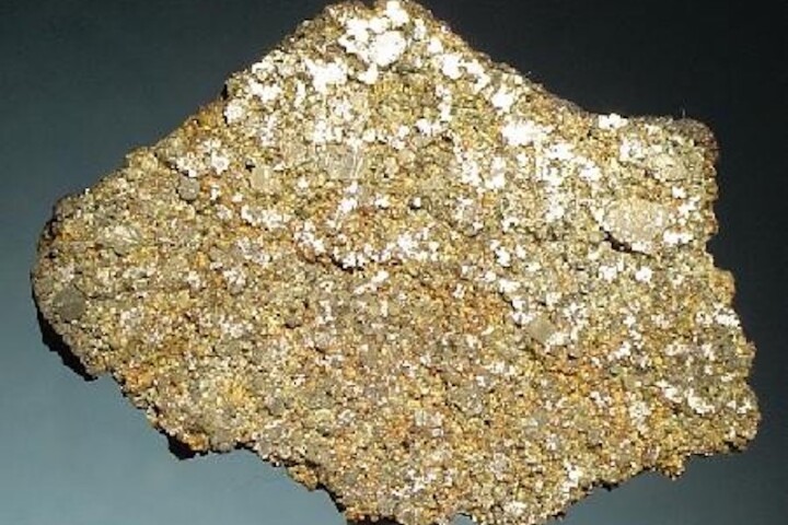 A meteorite sample rich in tetrataenite