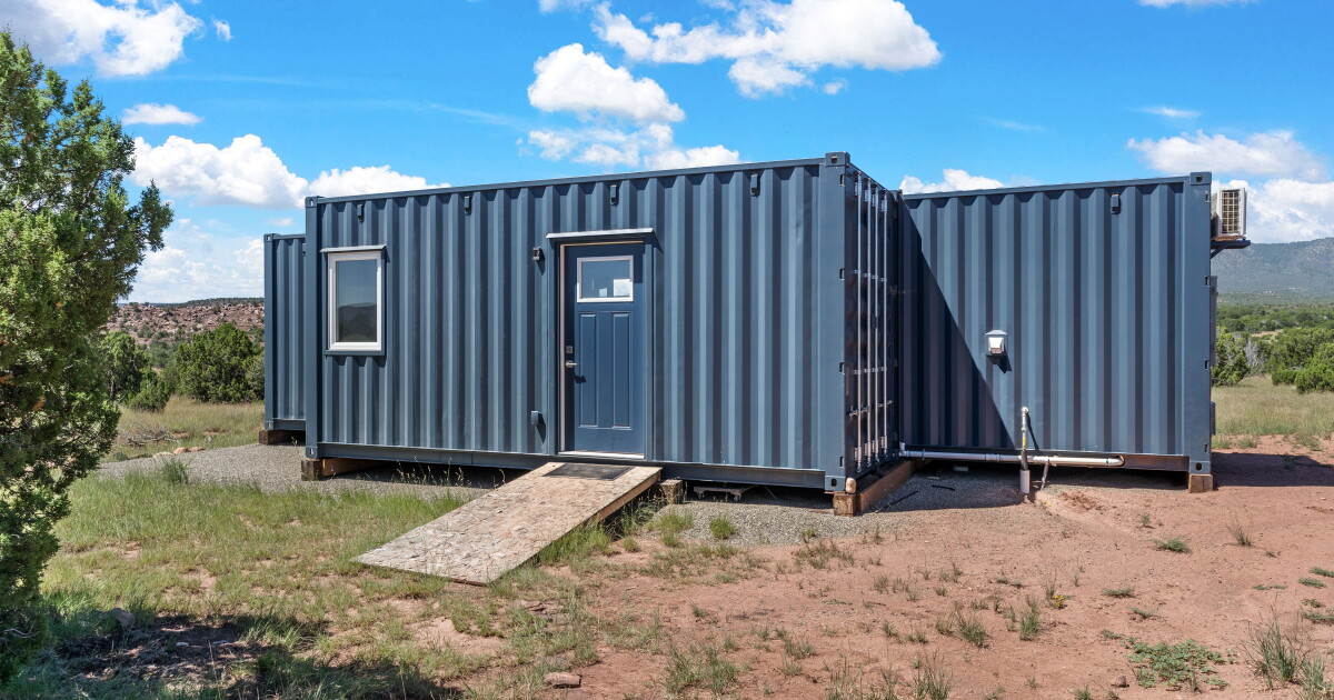 Shipping container-based tiny house doubles up to provide more space