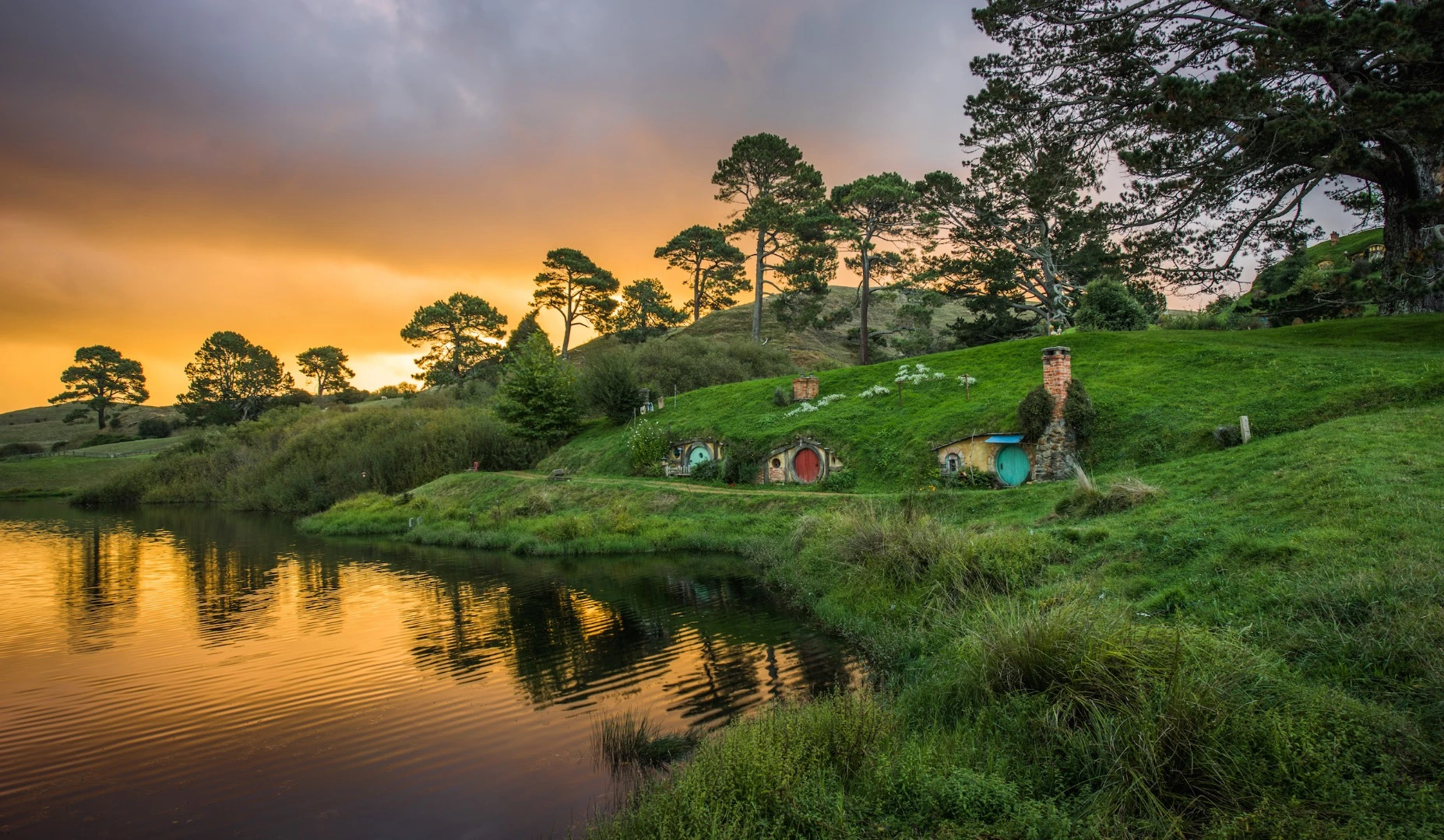 When Peter Jackson spotted the Alexander Farm during an aerial search of the North Island, New Zealand, he knew he'd found the perfect location to bring The Lord Of The Rings to life