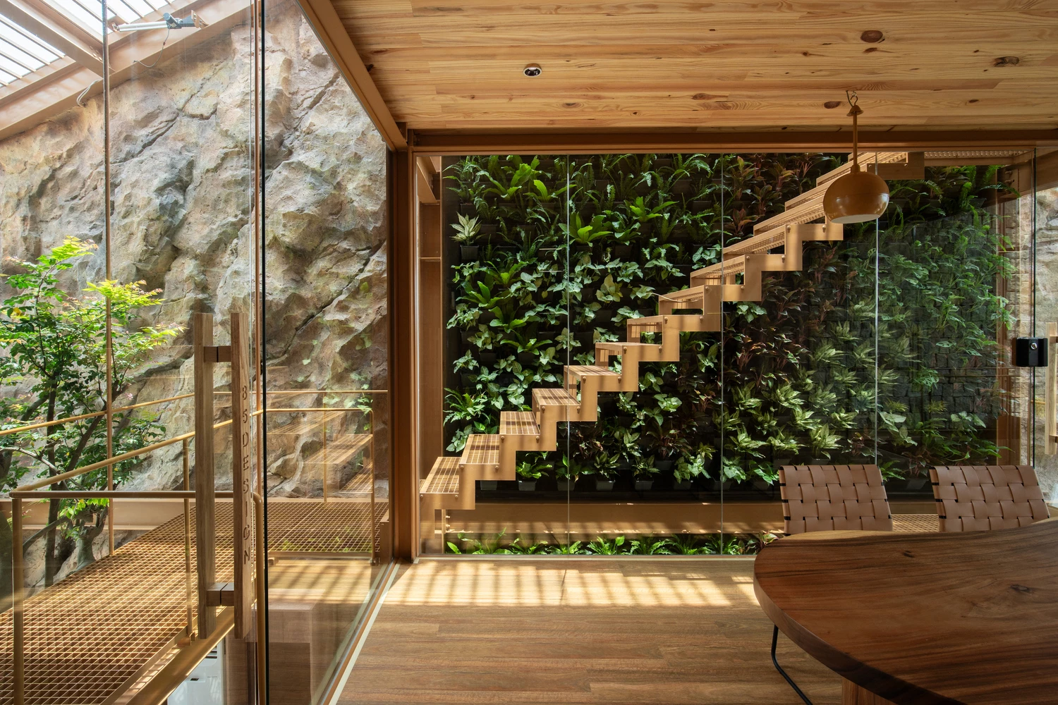 The green wall filters air and soul alike – sustainability you can see