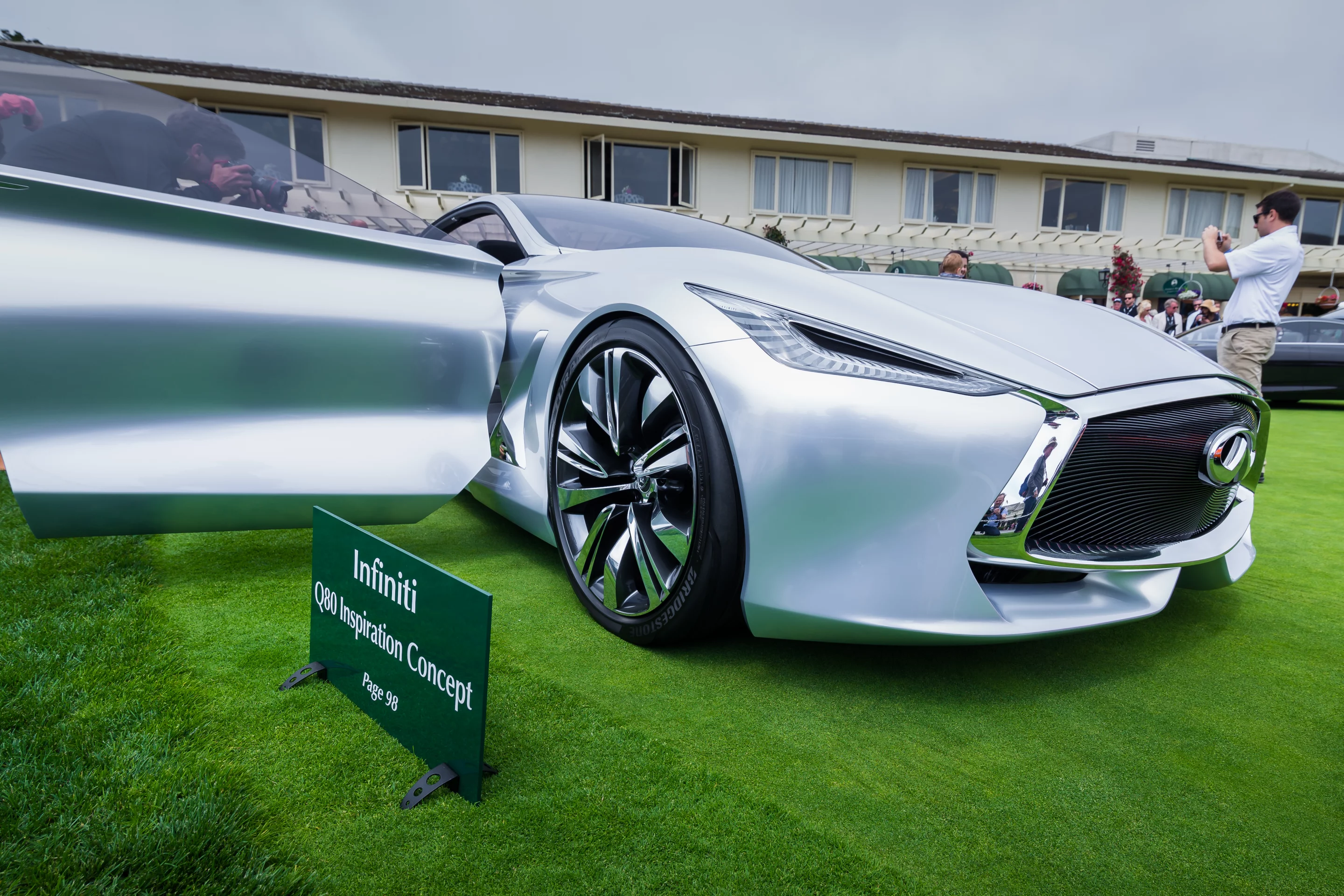 The Infiniti's matte silver looks fantastic in the Californian sun