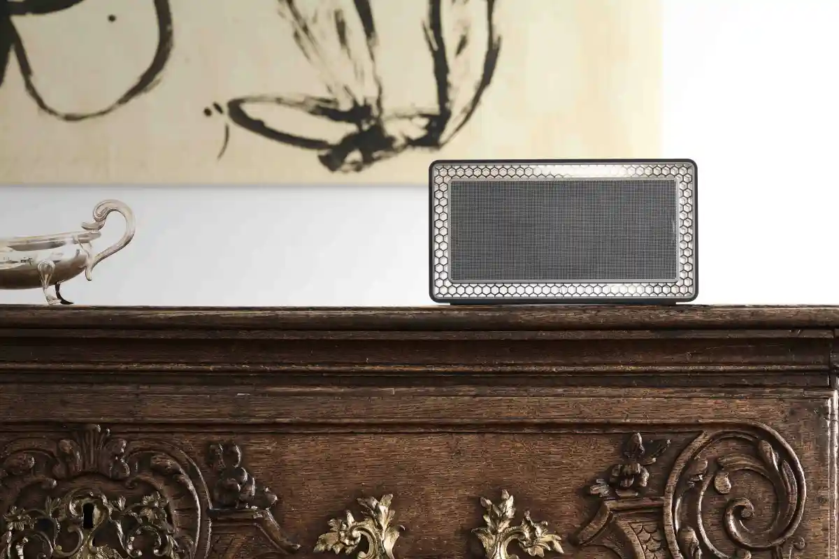 Meet B & W's first Bluetooth speaker, the T7