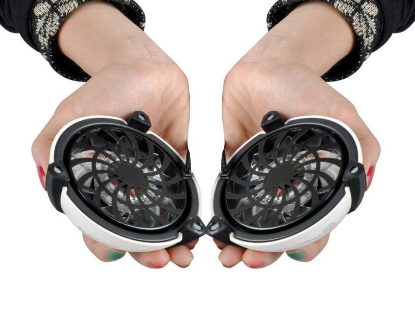 After splitting the plastic and rubber orb in two, each module is placed at the rear corner of a notebook
