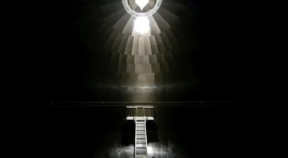 A look inside the giant carbon fiber fuel tank