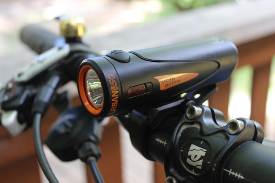 Review Light & Motion Urban Trail 850 FC bike light is compact but