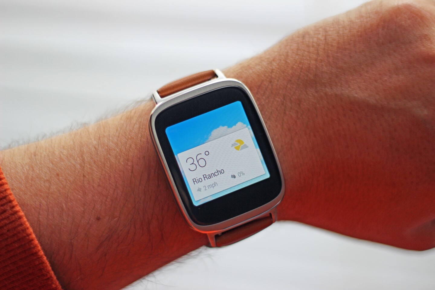 The ZenWatch's 1.63-in, 320 x 320 screen (Photo: Will Shanklin/Gizmag.com)