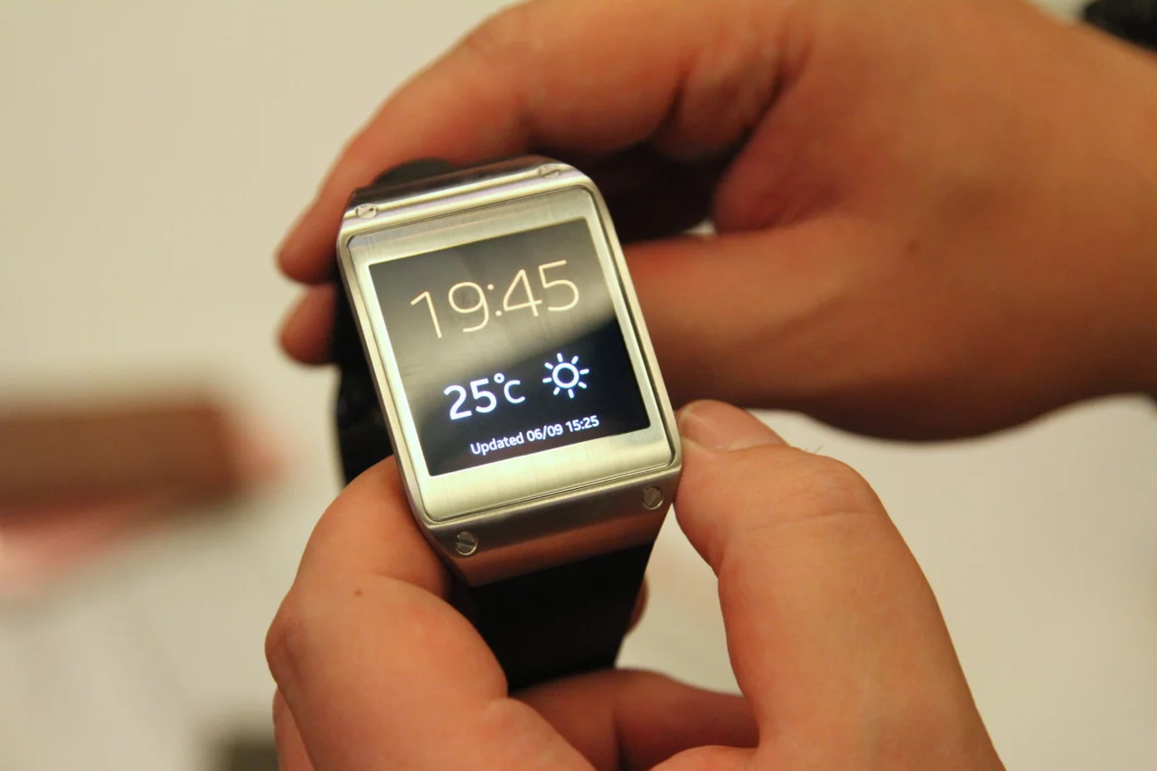 Hands on with a black-strapped version (Photo: Gizmag)