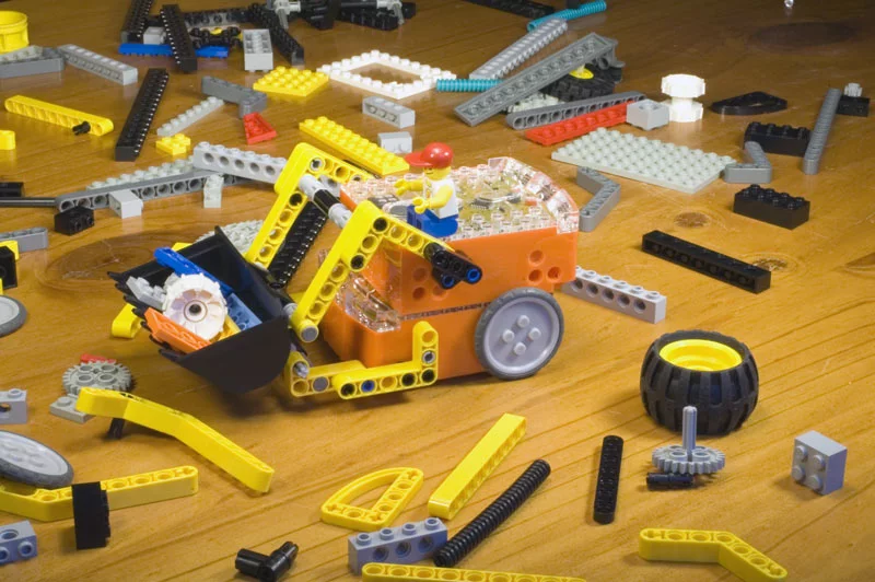 Easy-to-program Edison is a palm-sized bot, compatible with Lego bricks and packing a suite of sensors