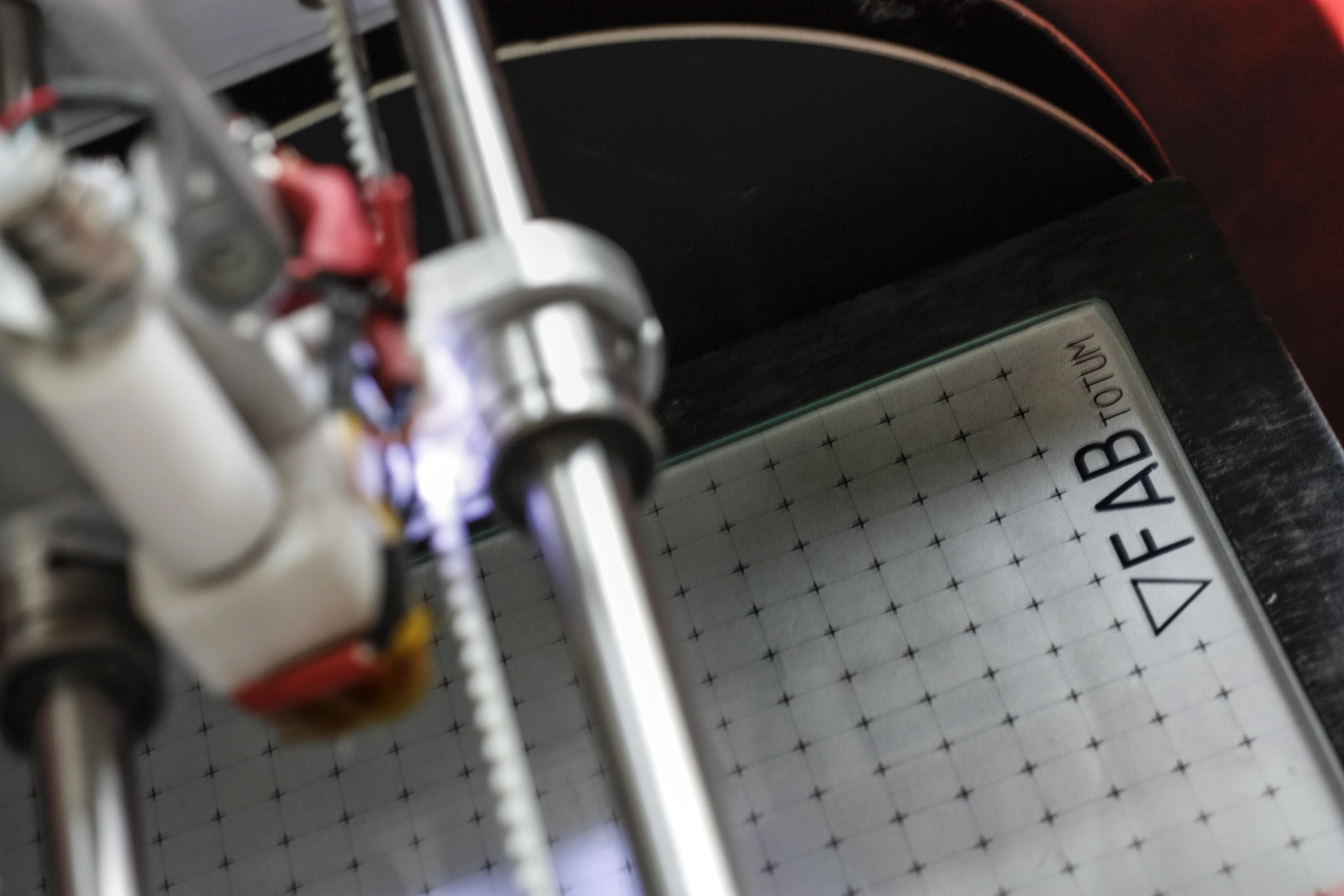 Switching from printing to milling can be done easily