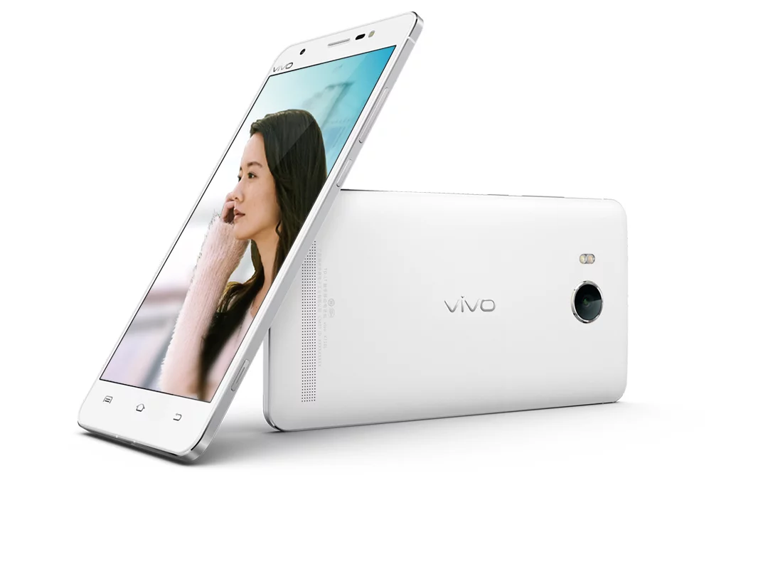 The Xshot features a 5.2 inch 1080p IPS display out front, a Qualcomm Snapdragon processor beating away inside, Bluetooth 4.0 and Wi-Fi and a 2600 mAh battery