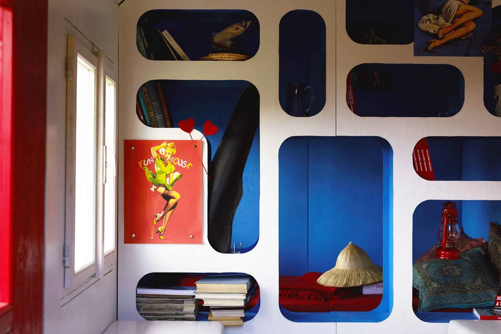 Inside, the layout is designed to follow the theme of the French flag