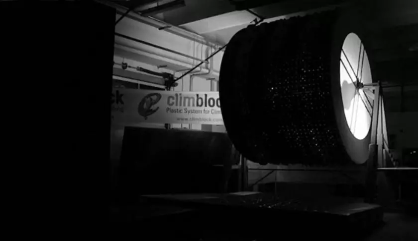 The Rotor wall can be used for training and athlete assessment, as well as in spaces without the ceiling height for a regular wall