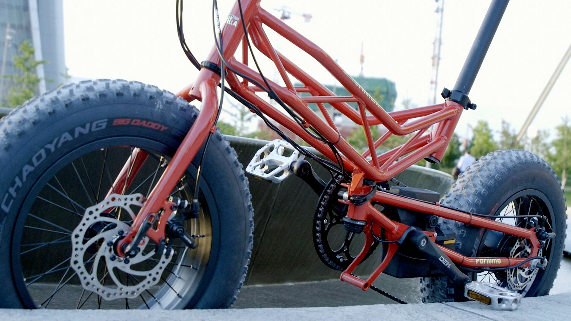 The Parillino has front and rear mechanical disc brakes