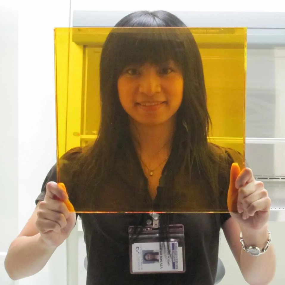Researcher Vivian Sieh holds up the photorefractive polymer (Photo: University of Arizona)