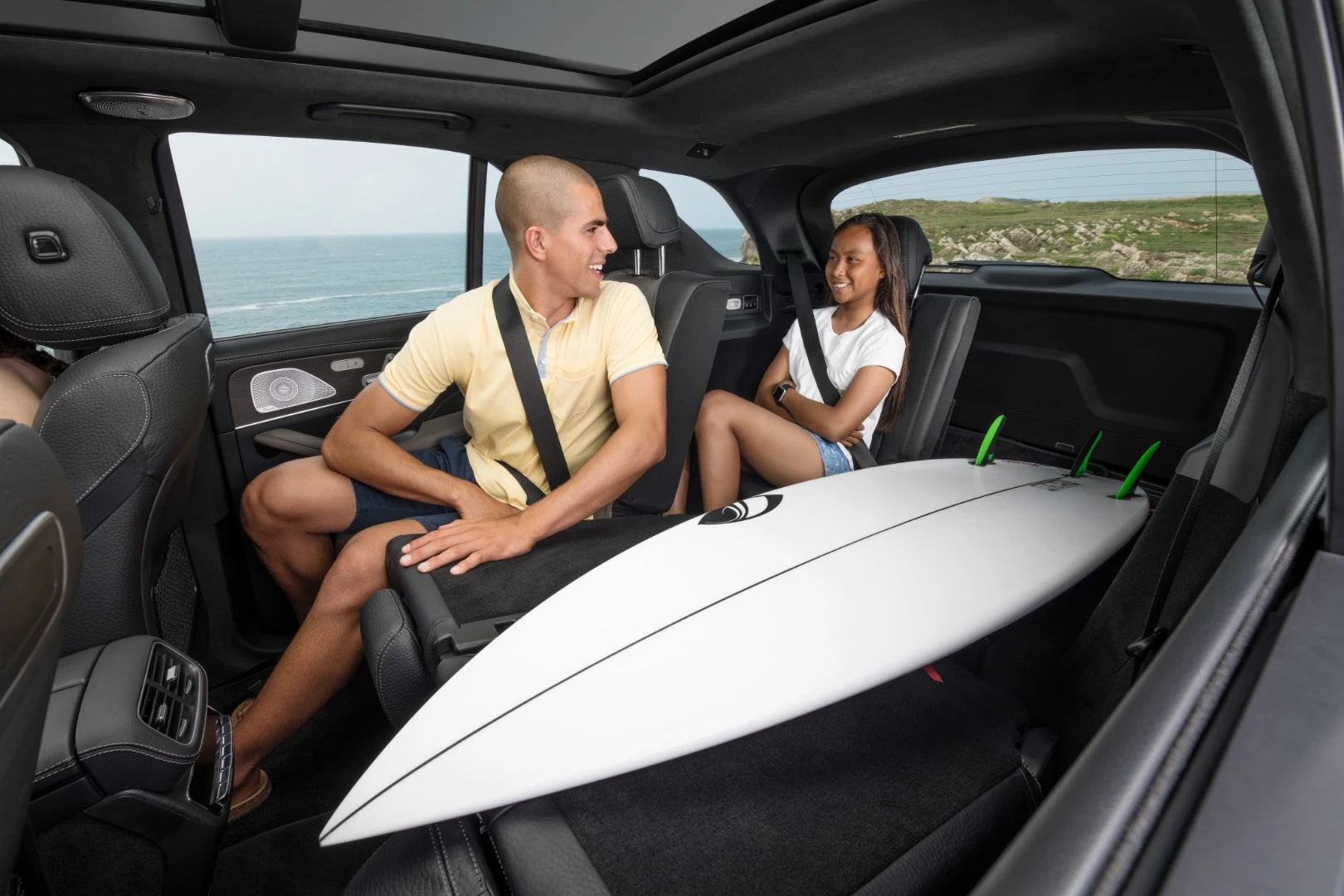 2019 Mercedes-Benz GLE: versatile cabin offers 2x3x2 seating and converts to carry oddly shaped luggage