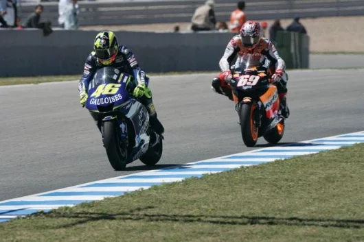 Around mid-race, Micky hayden moved right onto the rear of Rossi's machine, and for a few laps, it looked like Hayden was on track for a big result. Unfortunately, his fall cost the race as a spectacle.